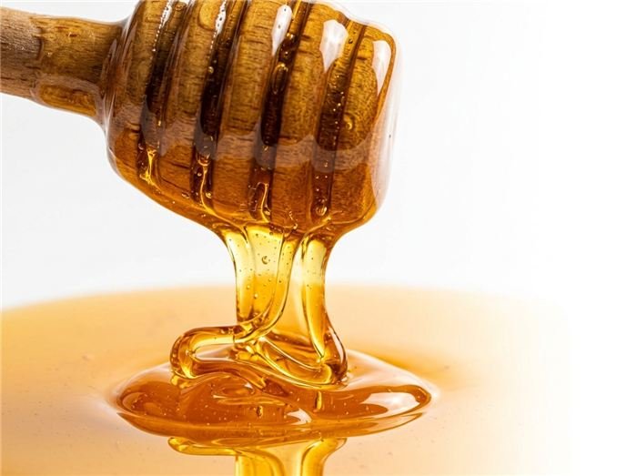 Naturlig honung som sötar Hinuki-geléstickorna utan tillsatt socker